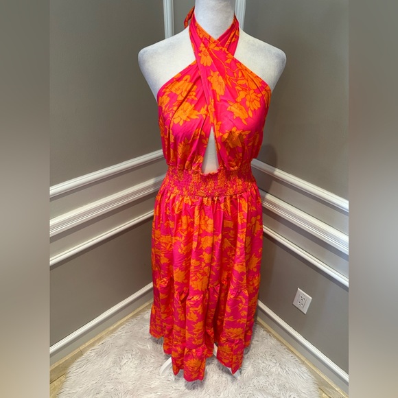 NWT women’s halter neck, front crisscross tie back maxi dress in fuchsia - Picture 11 of 14